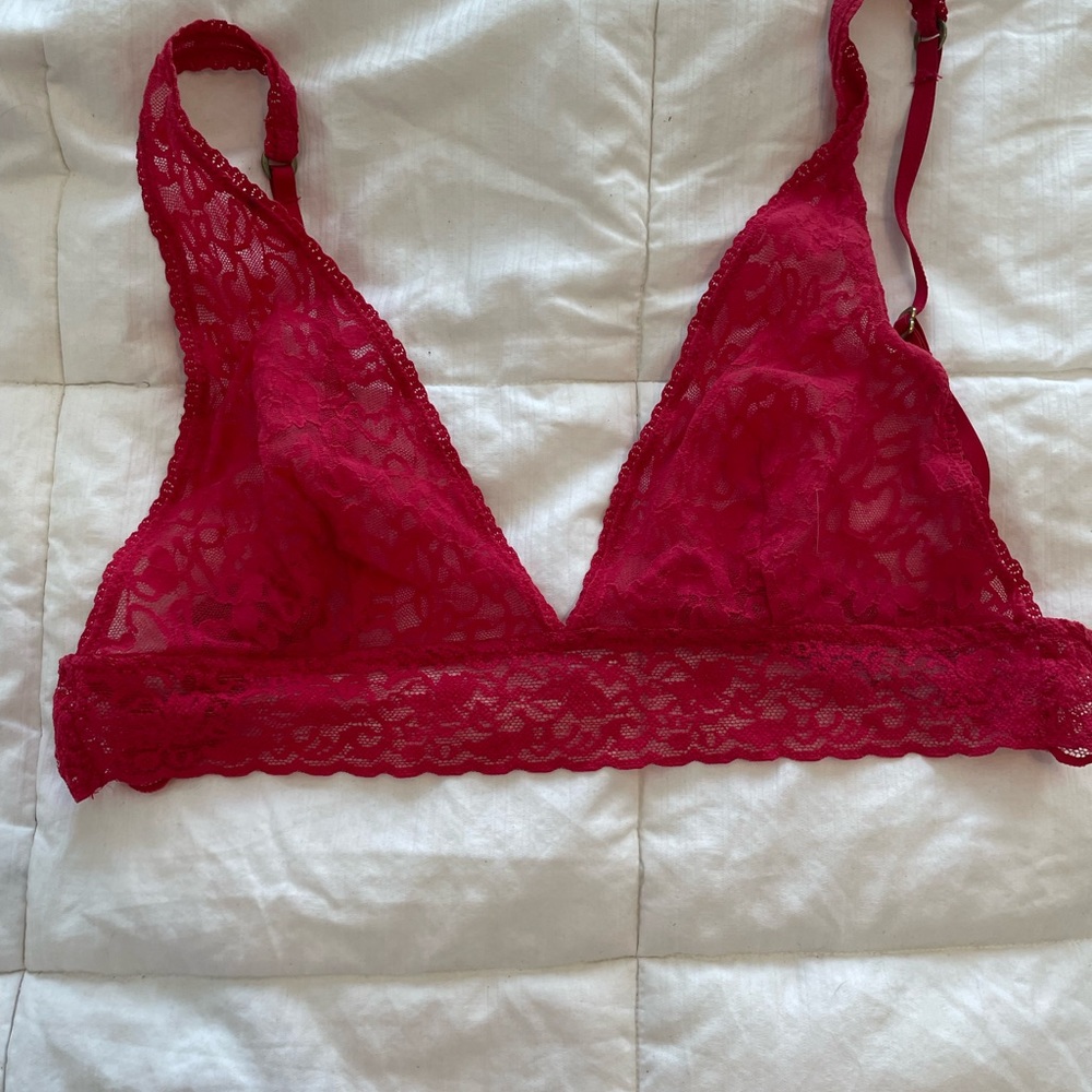Victoria’s Secret Red Lace Bra sz M